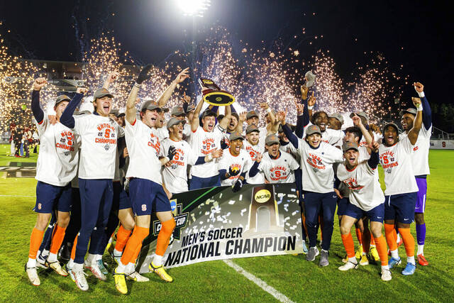 5715759_web1_AP22347096366122