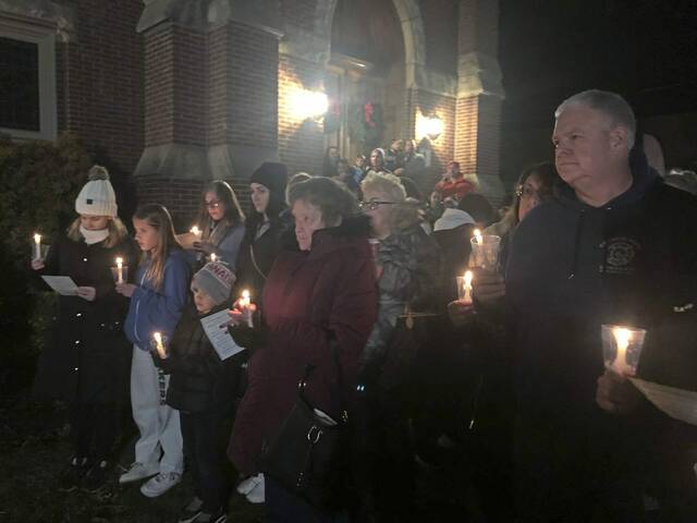 5718386_web1_SEW-SewickleyVigil4-122222