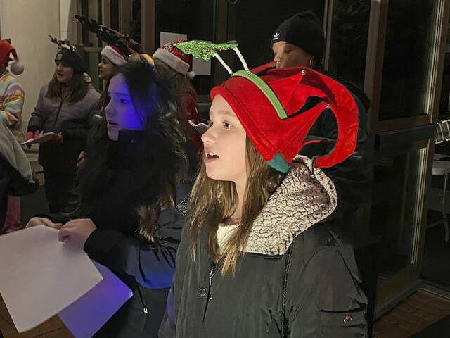 5720179_web1_gtr-LO-HutchinsonLights2-121622
