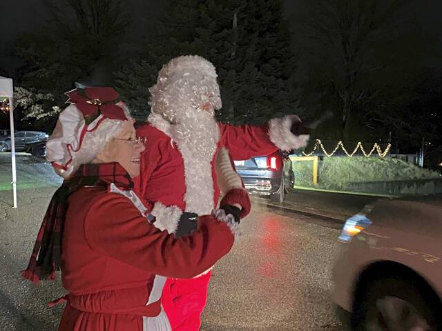 5720179_web1_gtr-LO-HutchinsonLights3-121622