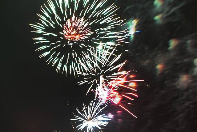 5720707_web1_web-fireworks9