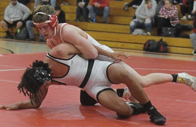 Frazier wrestling team logs upset over Southmoreland