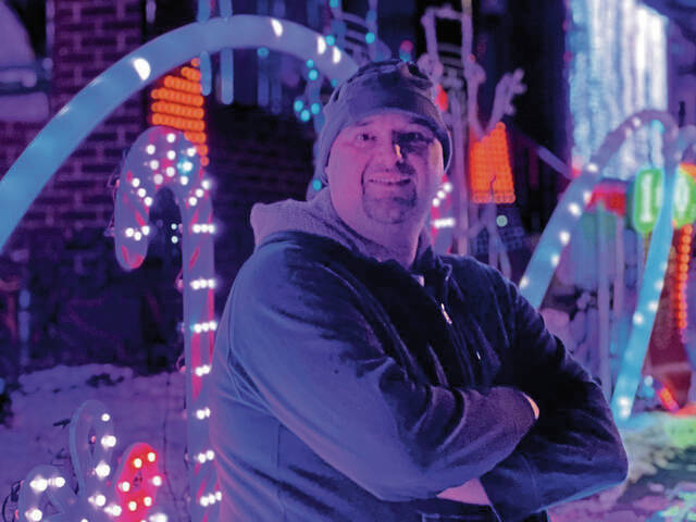 5731551_web1_vnd-leechburglights-122122-3