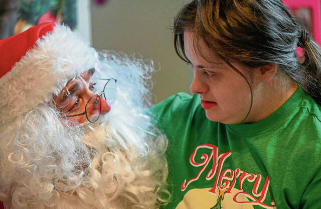 5735283_web1_vnd-highlandsfamilysanta1-122022