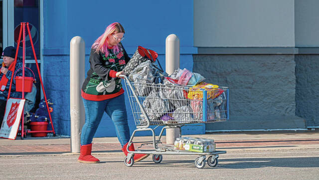 5738580_web1_GTR-WalmartShopper2-122122