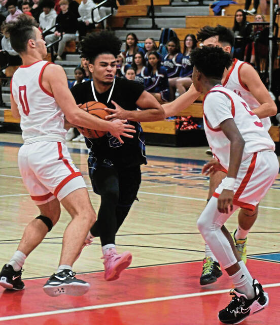 Leechburg boys hold off Jeannette in section thriller