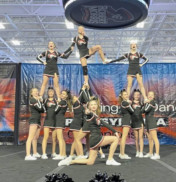 5739512_web1_FCASHcheer