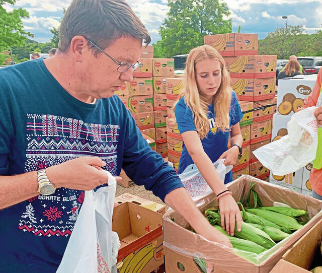 5755106_web1_vnd-foodbank-091522--3-