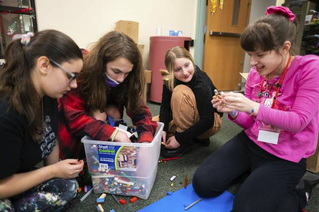 5701116_web1_gtr-eg-LibraryYouth4-010323