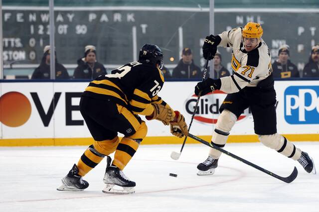 Photos: 2023 NHL Winter Classic - Boston Bruins Vs. Pittsburgh Penguins at  Fenway Park. - Billie Weiss