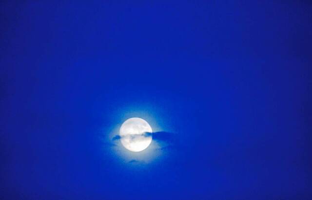 5773096_web1_Full-Moon