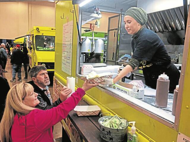 5773580_web1_te-foodtruckapalooza-011223