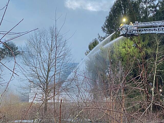 5779371_web1_gtr-ClaridgeFire03-0106023