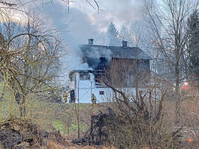 5779371_web1_gtr-claridgehousefire55