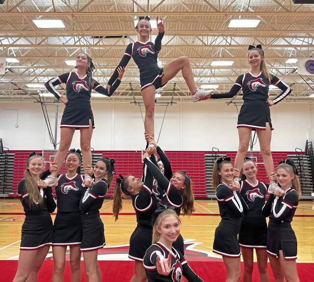 5785070_web1_Her-FoxChapelCheer-011923-4