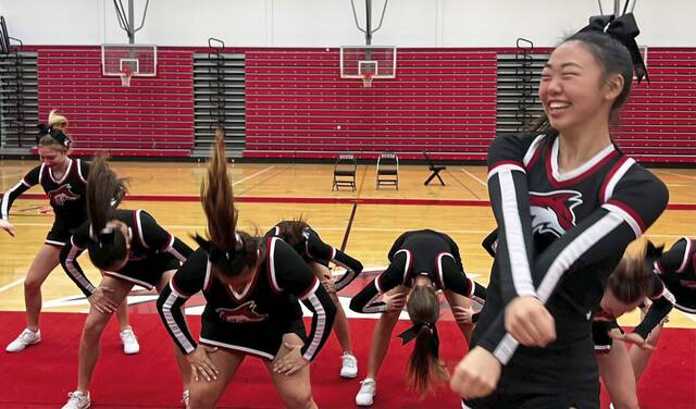 5785070_web1_Her-FoxChapelCheer-011923-5
