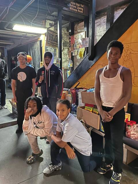 5791949_web1_her-womensboardfooddrive-011923