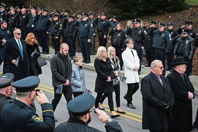 5796634_web1_vnd-McIntireFuneral007-011223
