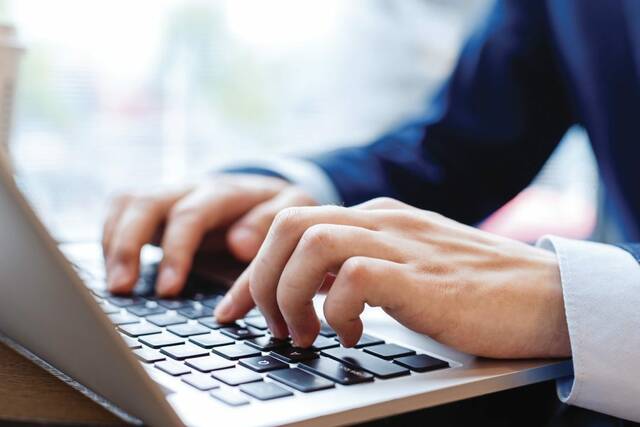 5815474_web1_Web-Laptop-Metro