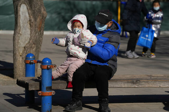 China announces first population decline in recent years