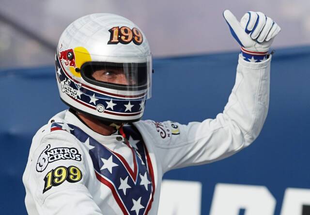 5817468_web1_ptr-NASCARPastranaDaytona500-011823-2