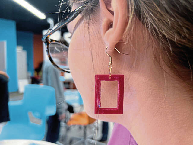 5817851_web1_vnd-resinjewelry-011823-9