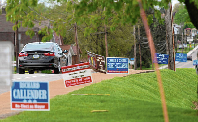 5827336_web1_-VND-PoliticalSigns-050119