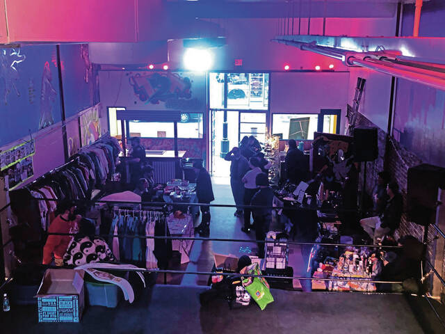 5833508_web1_vnd-ShopsAndSuplexes