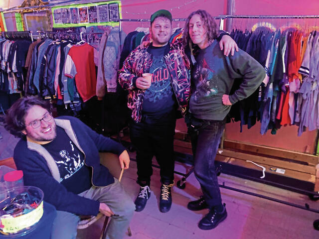 5833508_web1_vnd-ShopsAndSuplexes3