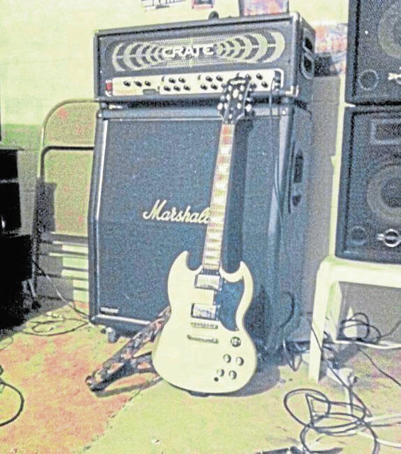5834953_web1_gtr-Hurshguitarcrop