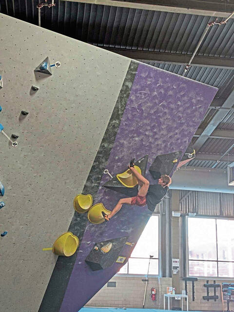 Hampton sophomore reaching new heights in competitive climbing