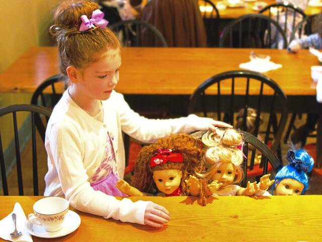 5841005_web1_hj-museumdolltea-020223-1