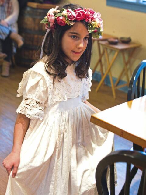 5841005_web1_hj-museumdolltea-020223-2