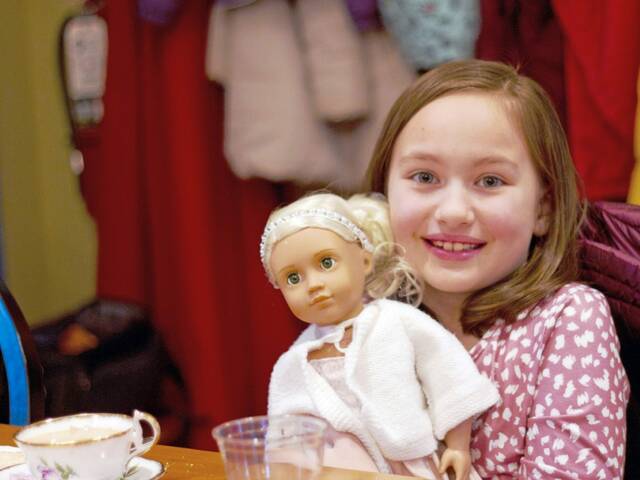 5841005_web1_hj-museumdolltea-020223-3