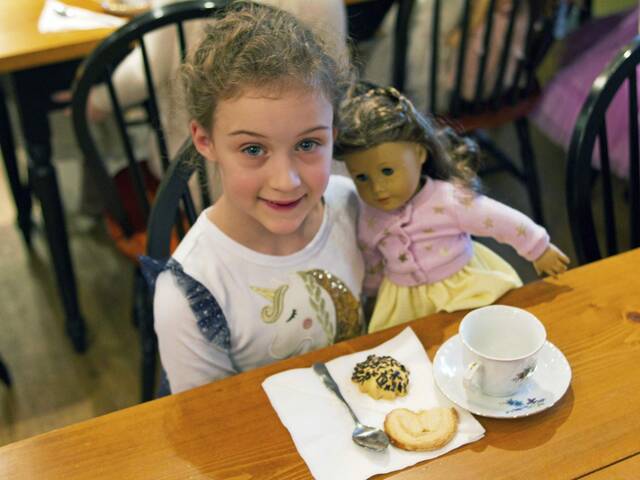 5841005_web1_hj-museumdolltea-020223-8
