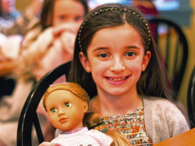 5841005_web1_hj-museumdolltea-020223-9