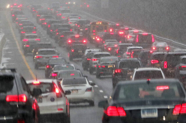 5847640_web1_SnowyTraffic