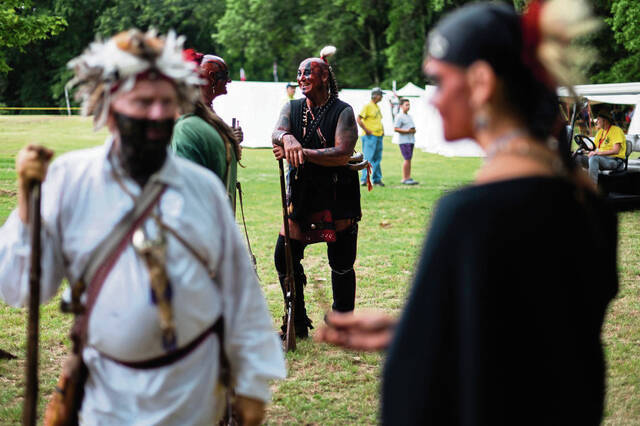 5848058_web1_gtr-reenactor1-080722