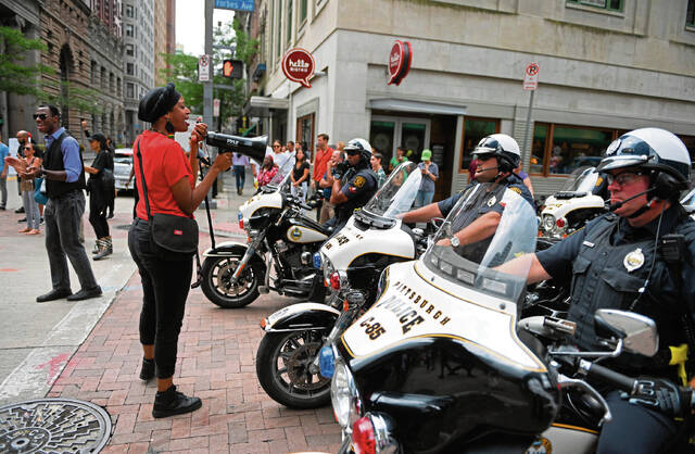 5852610_web1_PTR-courthouseprotest07-072718