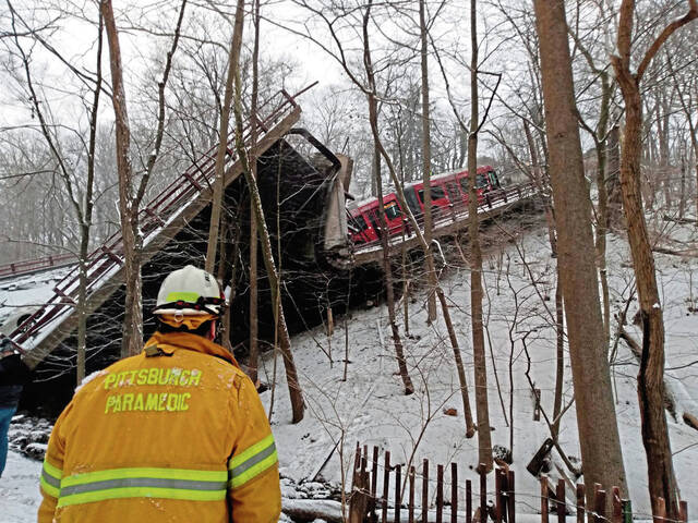 5853893_web1_ptr-BridgeCollapse001