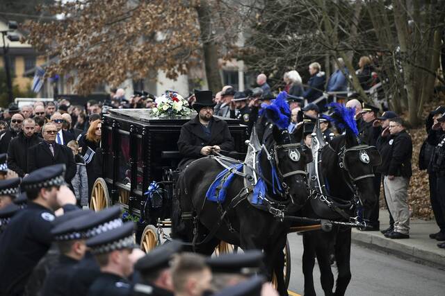 5799326_web1_15_vnd-mcintirefuneral004-011223