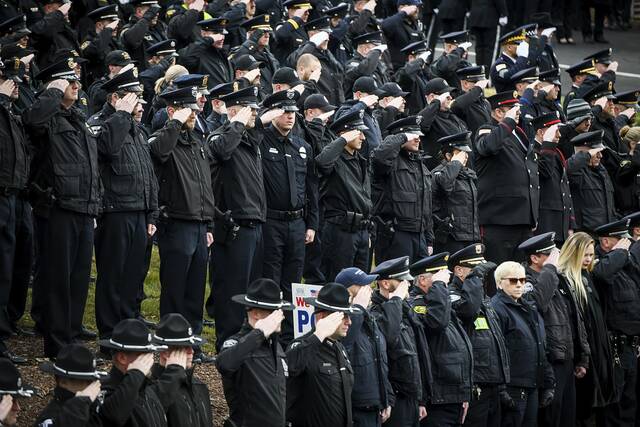5799326_web1_20_vnd-mcintirefuneral002-011223