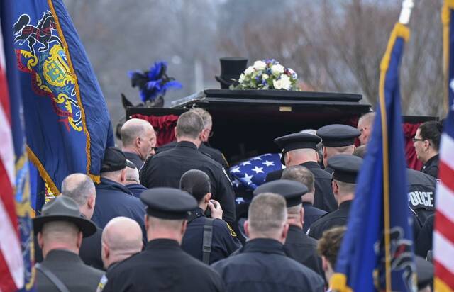 5799326_web1_21_vnd-mcintirefuneral206-011223