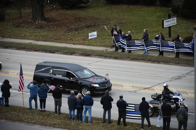 5799326_web1_9_vnd-mcintireprocession213-011223