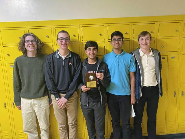5862780_web1_FCAHS-History-Bowl-Students-23