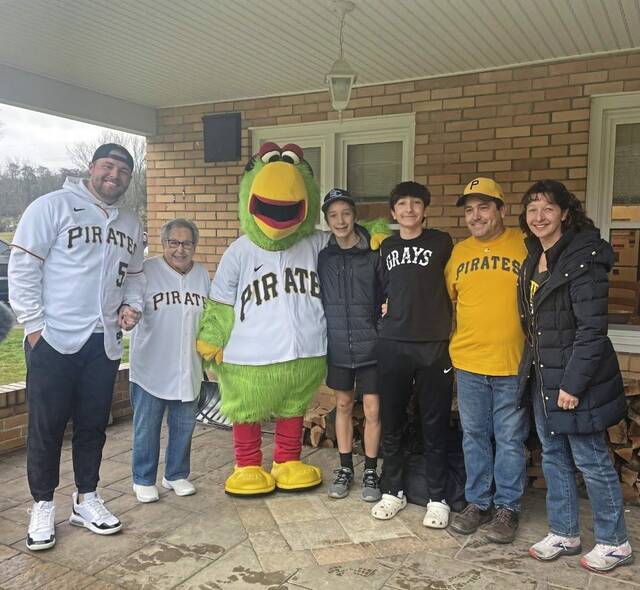 5863722_web1_SEW-PirateVisit-020923