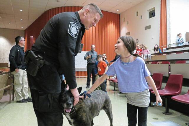 5865937_web1_policedog1