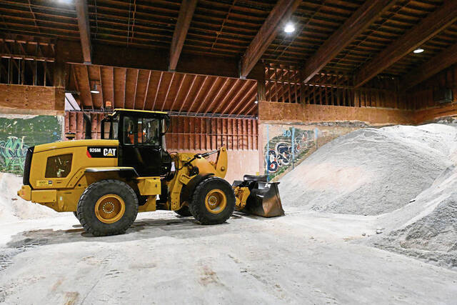 5866015_web1_gtr-roadsalt-020823