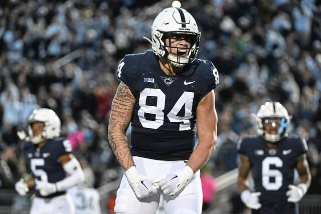 5868755_web1_AP22330821238368