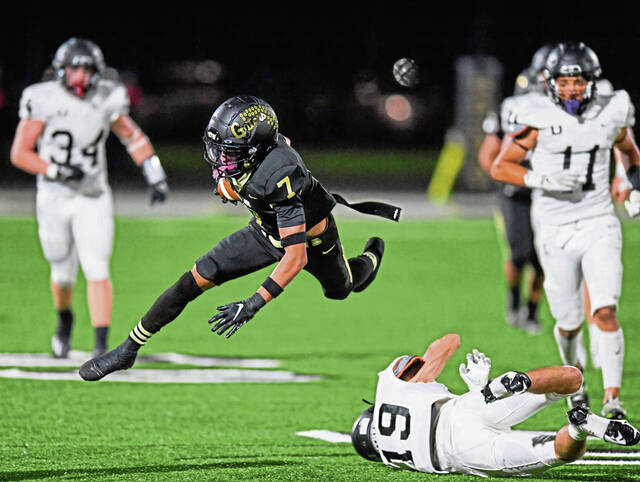 Gateway seniors sign on to continue football careers